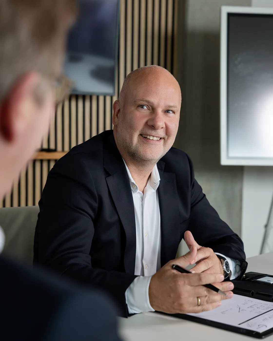 Daniel Horenburg am Besprechungstisch